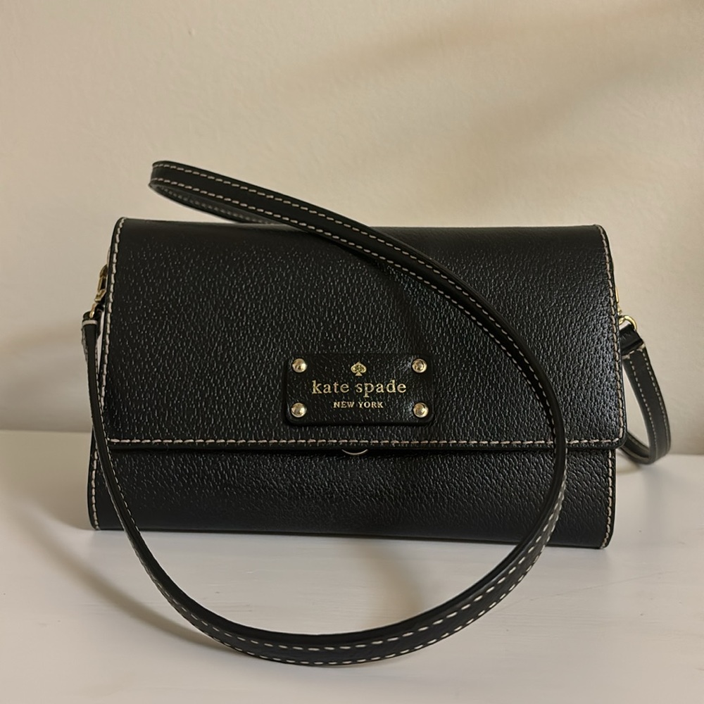 Kate Spade Natalie Wellesley Clutch crossbody bag in black.